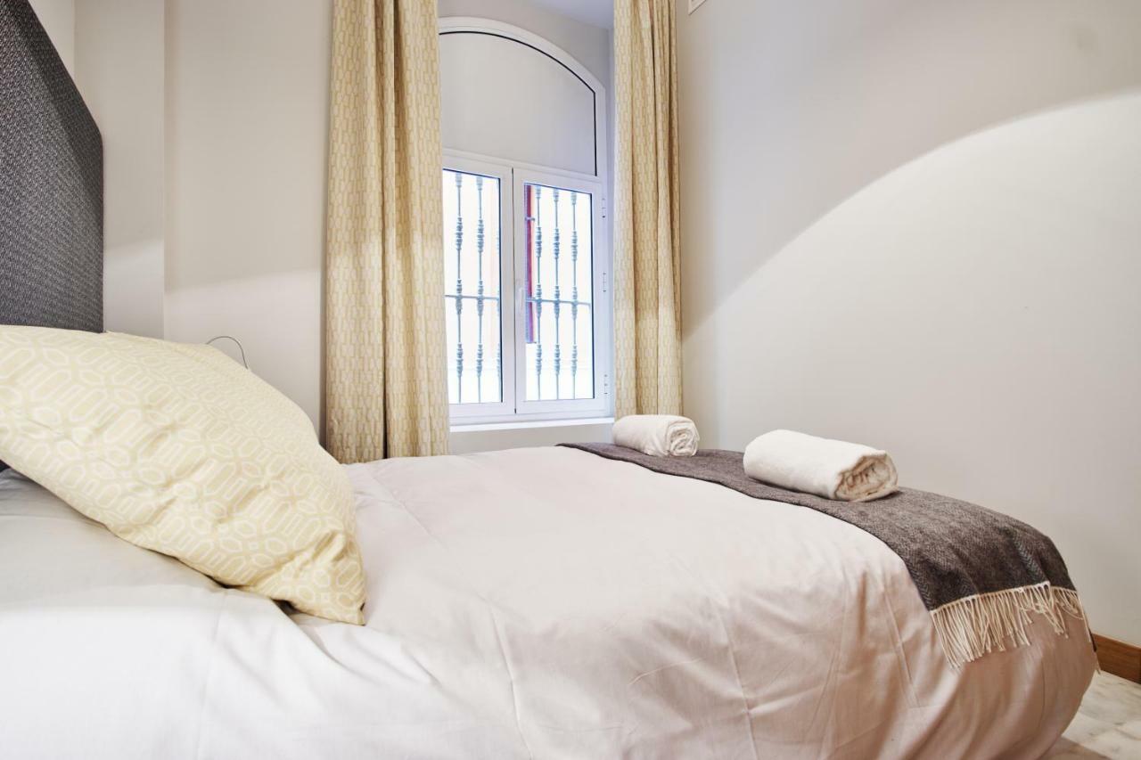 Arenal Carreteria Deluxe Suites By Valcambre Seville Exterior photo
