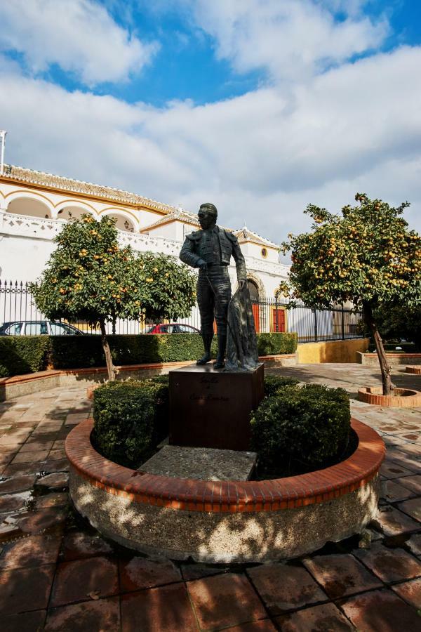 Arenal Carreteria Deluxe Suites By Valcambre Seville Exterior photo